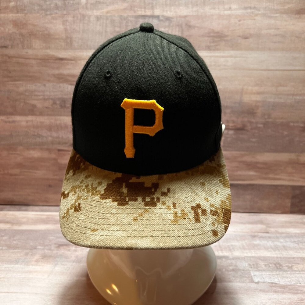 New Era 39THIRTY Pittsburgh Pirates Black Camo Brim Snapback Hat Small-Medium